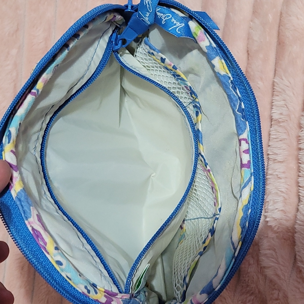 VERA BRADLEY TRAVEL TOILETRY BAG - Picture 3 of 6